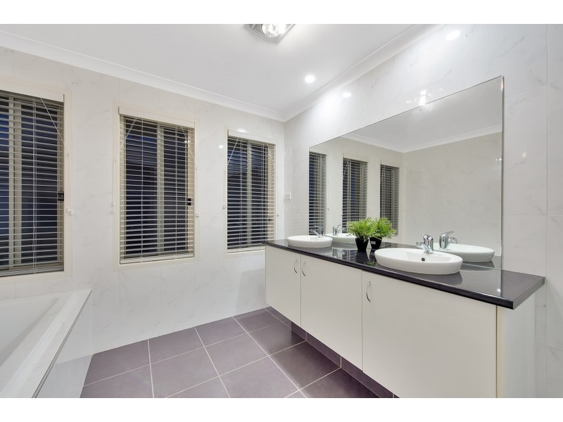 16 Slipstream Road, Coomera Waters QLD 4209