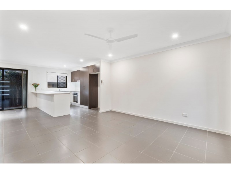 2/4 Cygnus Crescent, Coomera QLD 4209