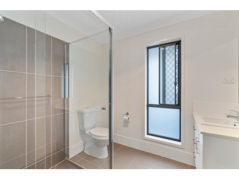 2/4 Cygnus Crescent, Coomera QLD 4209