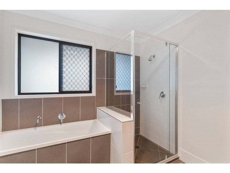 2/4 Cygnus Crescent, Coomera QLD 4209