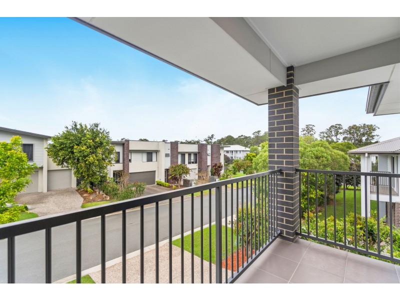 2/4 Cygnus Crescent, Coomera QLD 4209
