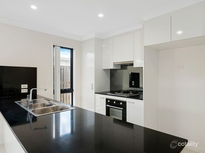 63 Hill Drive, Pimpama QLD 4209