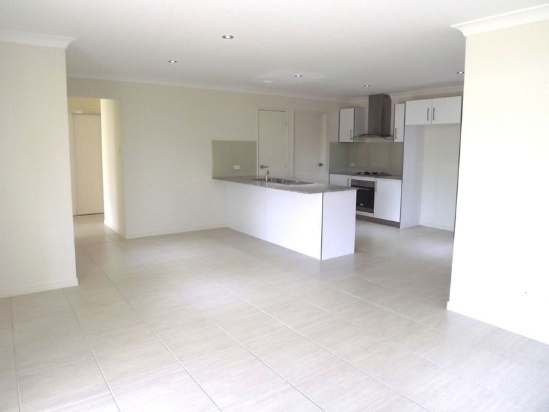 16 Gordon Drive, Upper Coomera QLD 4209