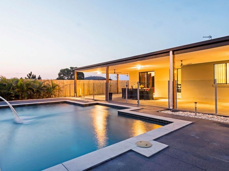 35 Maui Crescent, Oxenford QLD 4210