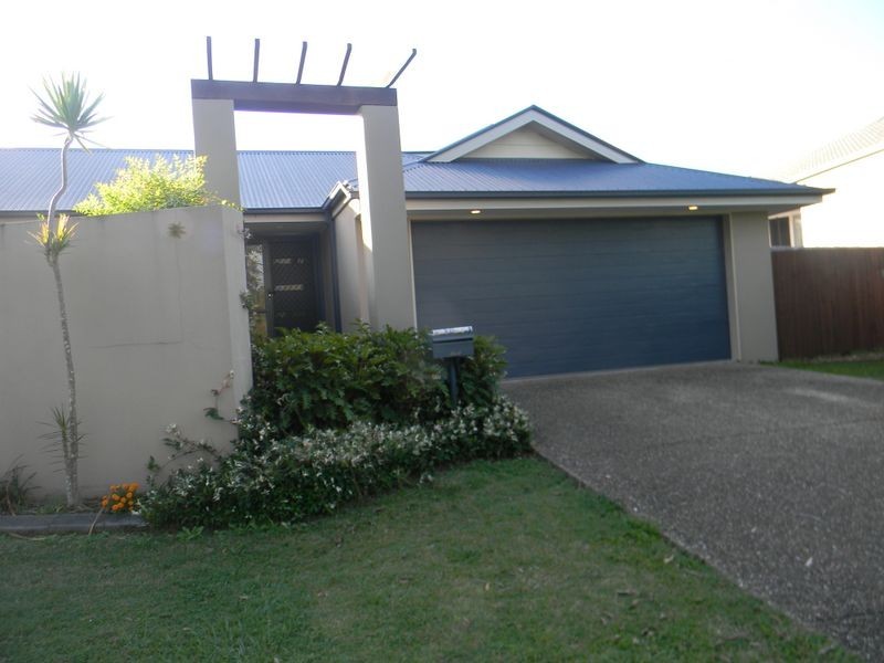 2/10 Livingstone Street, Upper Coomera QLD 4209