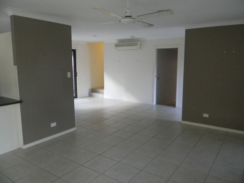 2/10 Livingstone Street, Upper Coomera QLD 4209