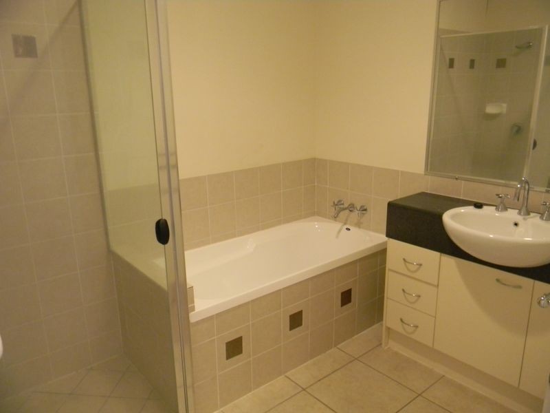 2/10 Livingstone Street, Upper Coomera QLD 4209