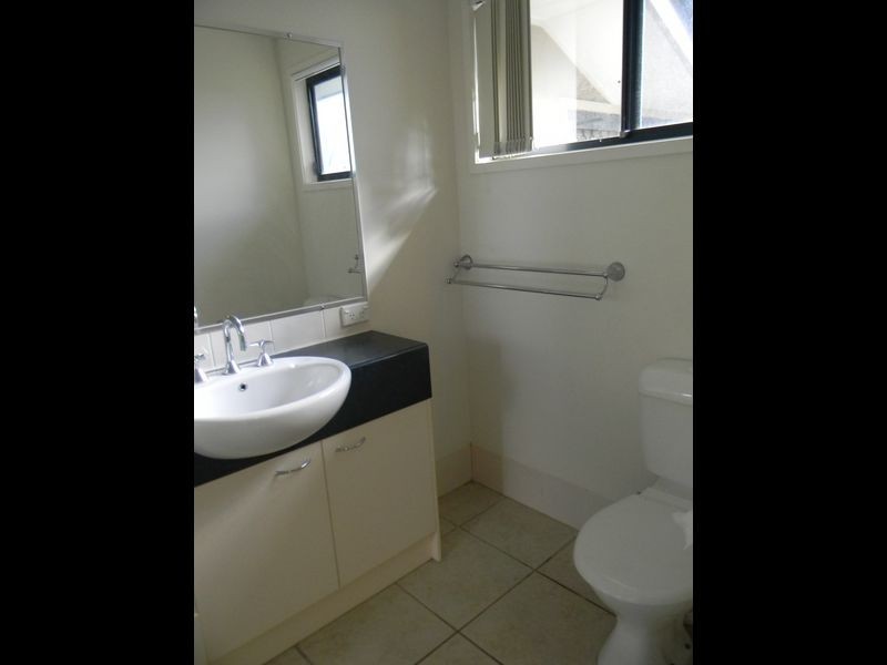 2/10 Livingstone Street, Upper Coomera QLD 4209