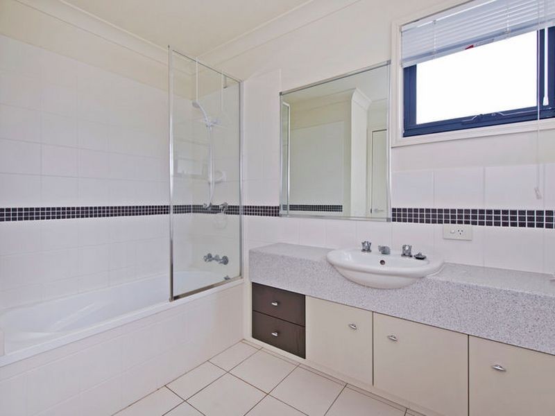 2 Moss Terrace, Pimpama QLD 4209