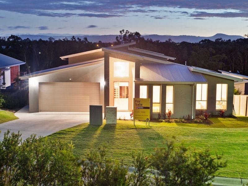 8 Berrimilla Lane, Coomera Waters QLD 4209