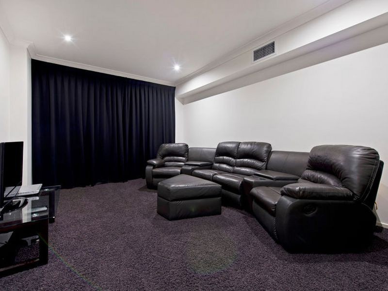 8 Berrimilla Lane, Coomera Waters QLD 4209