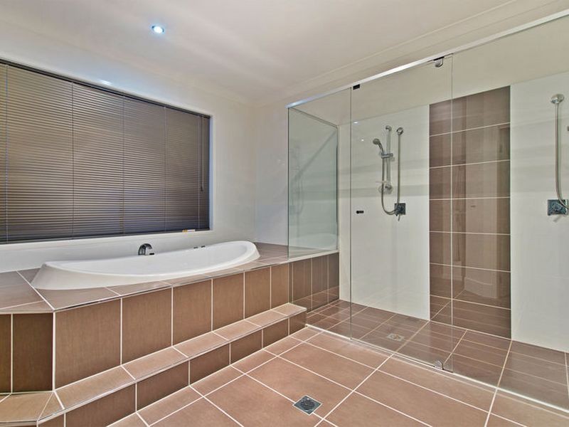 8 Berrimilla Lane, Coomera Waters QLD 4209