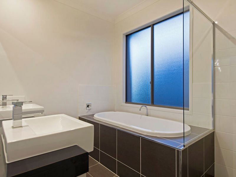 8 Berrimilla Lane, Coomera Waters QLD 4209