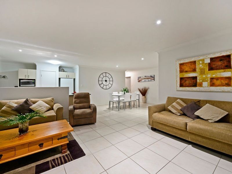 1/64 McAuley Parade, Pacific Pines QLD 4211