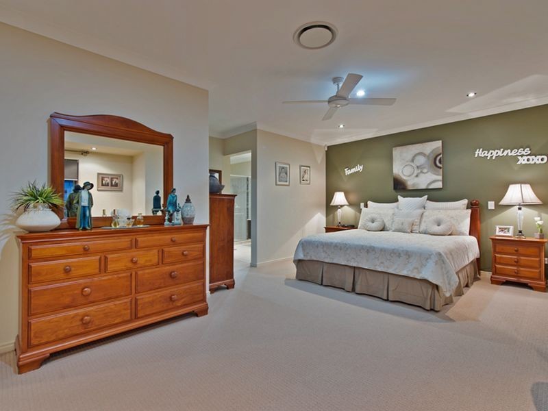15 Meadow Court, Maudsland QLD 4210