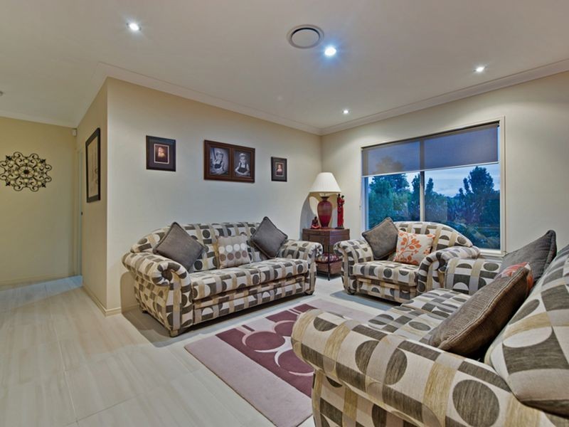15 Meadow Court, Maudsland QLD 4210