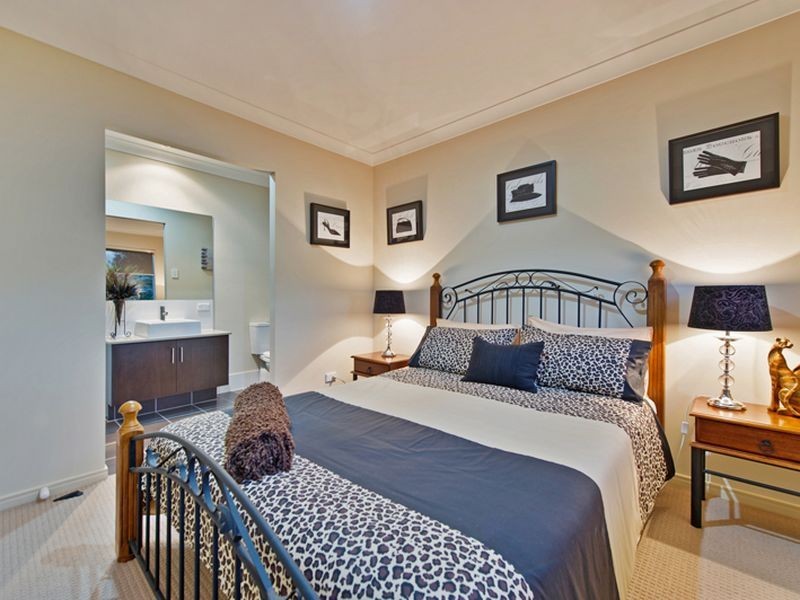 15 Meadow Court, Maudsland QLD 4210