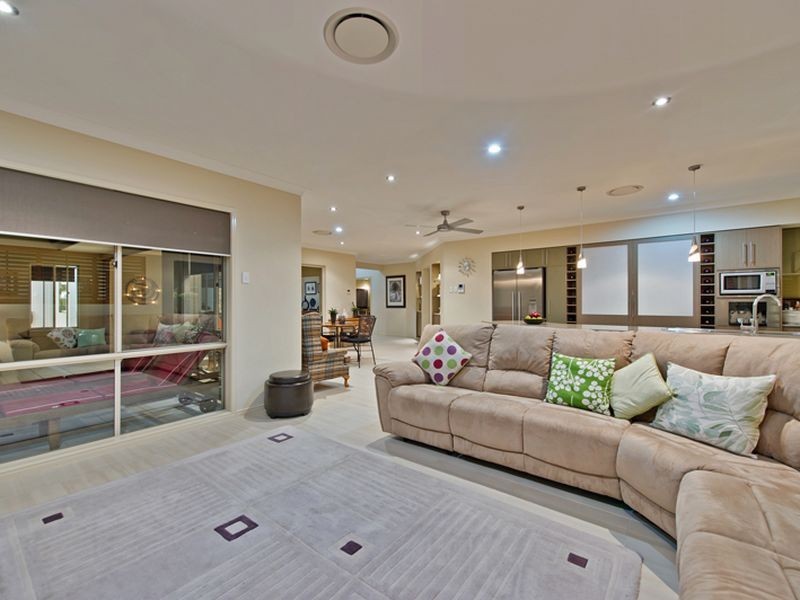 15 Meadow Court, Maudsland QLD 4210