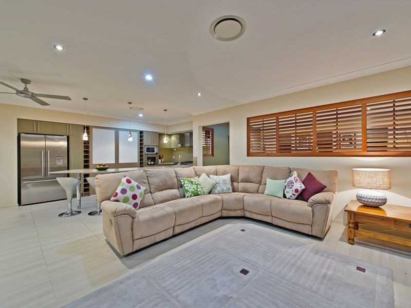 15 Meadow Court, Maudsland QLD 4210