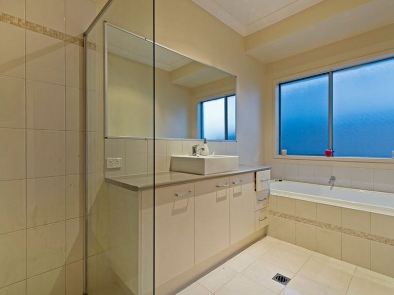 10 Iridium Drive, Hope Island QLD 4212