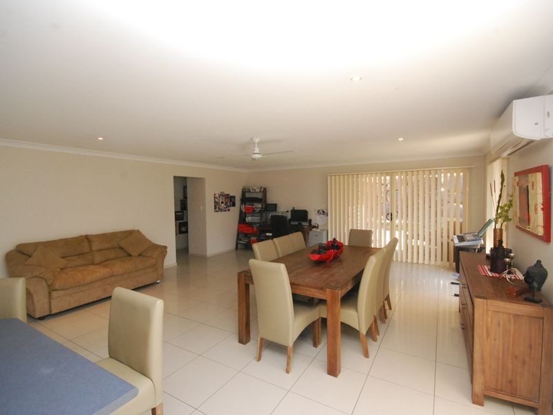 10 Southern Lights Drive, Pimpama QLD 4209