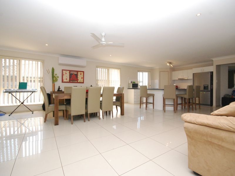 10 Southern Lights Drive, Pimpama QLD 4209