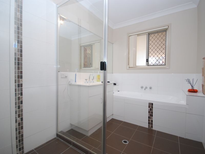 10 Southern Lights Drive, Pimpama QLD 4209