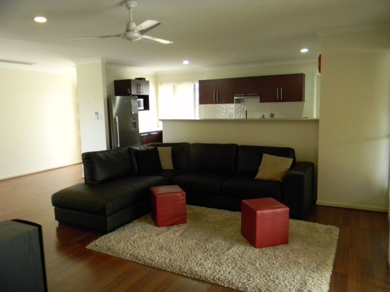 2/21 Fitzpatrick Street, Upper Coomera QLD 4209