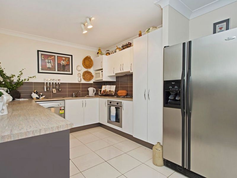 2/9 Goldcrest Drive, Upper Coomera QLD 4209
