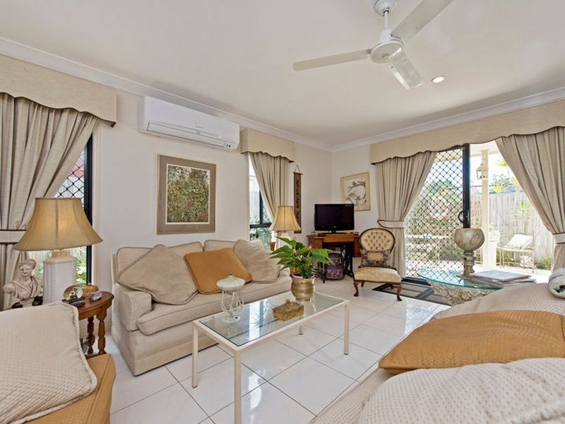 2/9 Goldcrest Drive, Upper Coomera QLD 4209