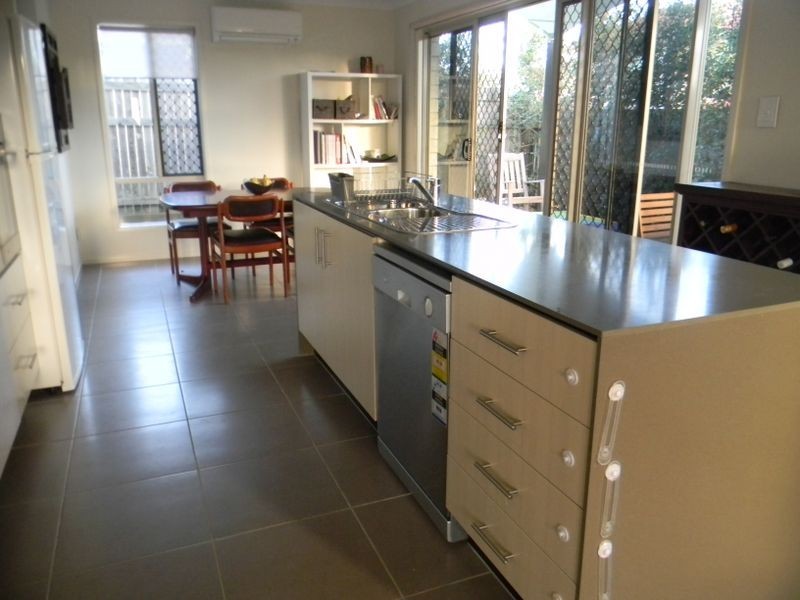 2/3 Silver Gull Street, Coomera QLD 4209