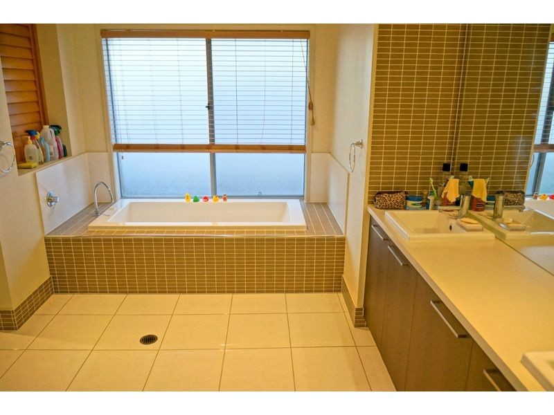 5 Settlers Avenue, Upper Coomera QLD 4209