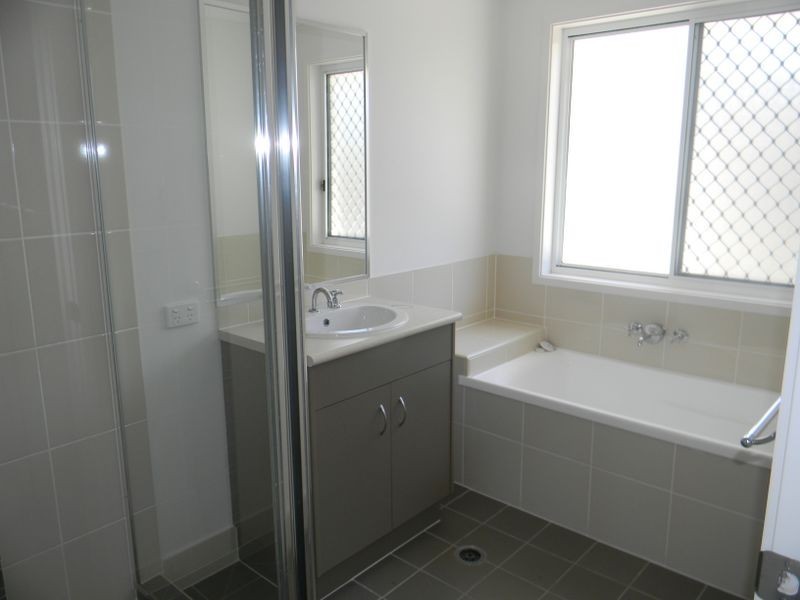 27 Firecrest Close, Upper Coomera QLD 4209