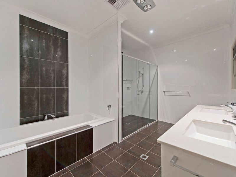 20 Lagoon Park Drive, Maudsland QLD 4210