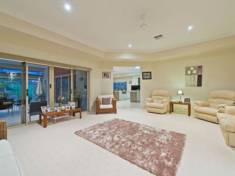 20 Lagoon Park Drive, Maudsland QLD 4210