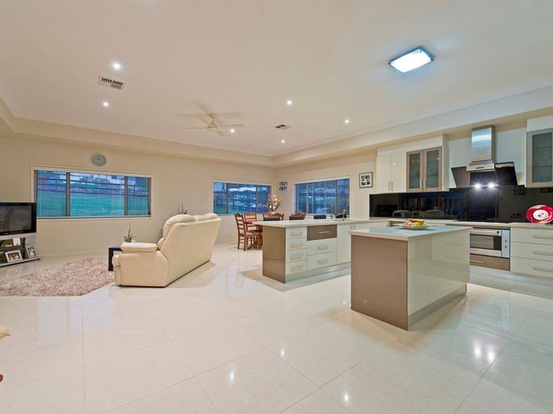 20 Lagoon Park Drive, Maudsland QLD 4210