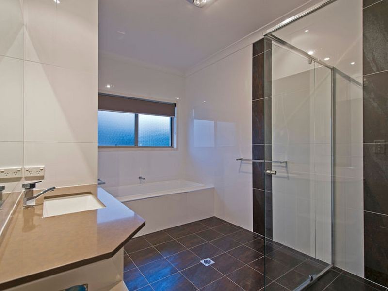 20 Lagoon Park Drive, Maudsland QLD 4210