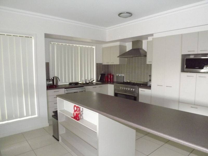 2 Dunraven Drive, Pimpama QLD 4209