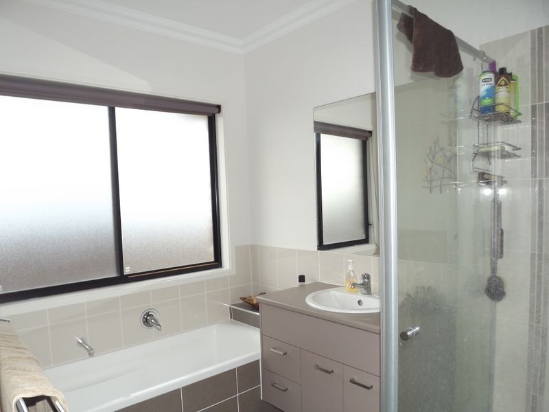 2 Dunraven Drive, Pimpama QLD 4209