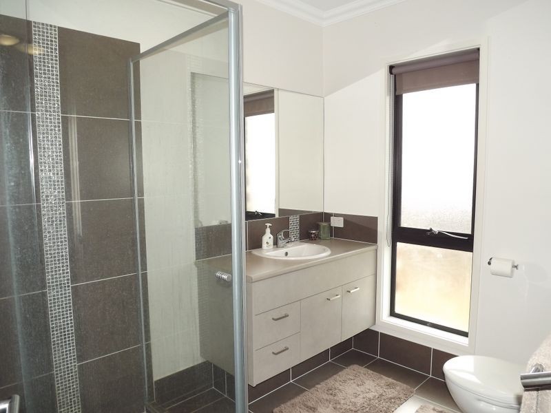 2 Dunraven Drive, Pimpama QLD 4209