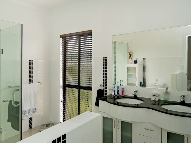 10 Greenacre Way, Maudsland QLD 4210