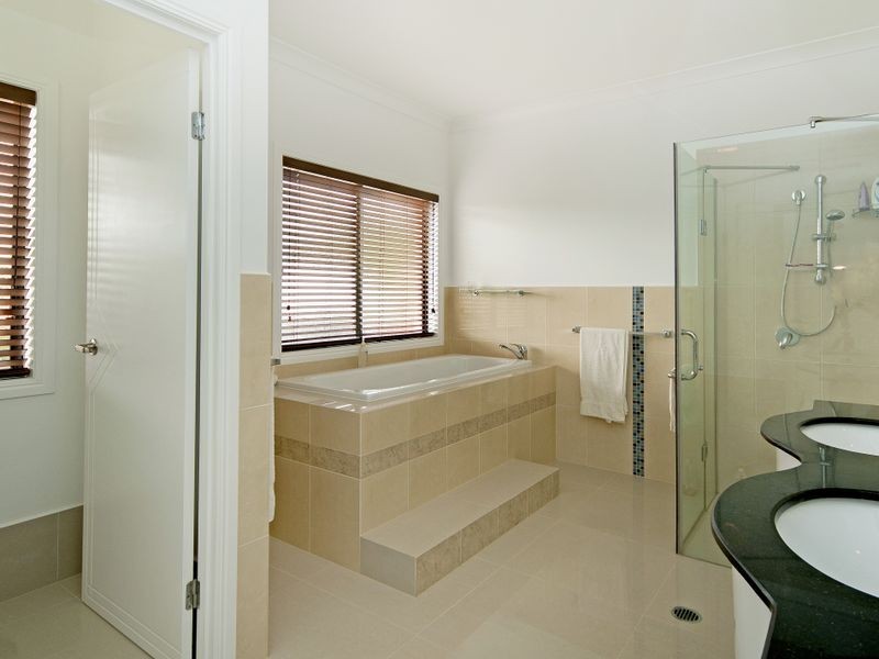 10 Greenacre Way, Maudsland QLD 4210