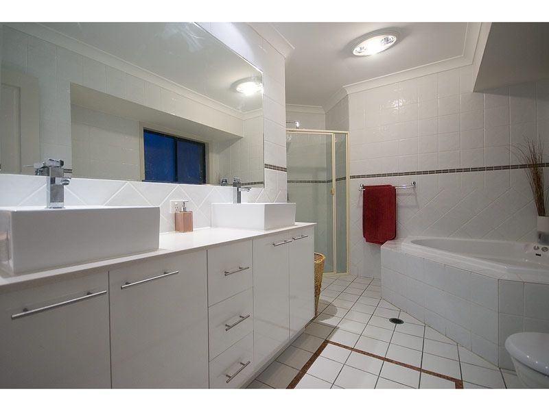 7 Ballybunyon Crescent, Hope Island QLD 4212
