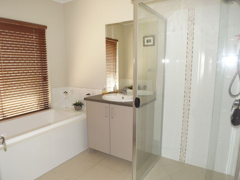 8 Macleay Circuit, Upper Coomera QLD 4209