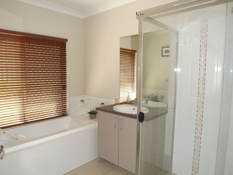 8 Macleay Circuit, Upper Coomera QLD 4209