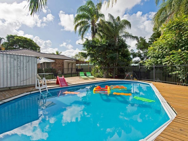 8 Penrith Court, Helensvale QLD 4212