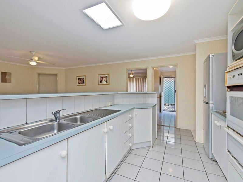 8 Penrith Court, Helensvale QLD 4212