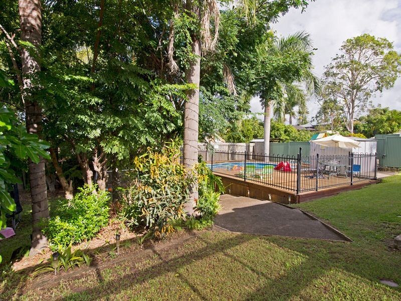 8 Penrith Court, Helensvale QLD 4212