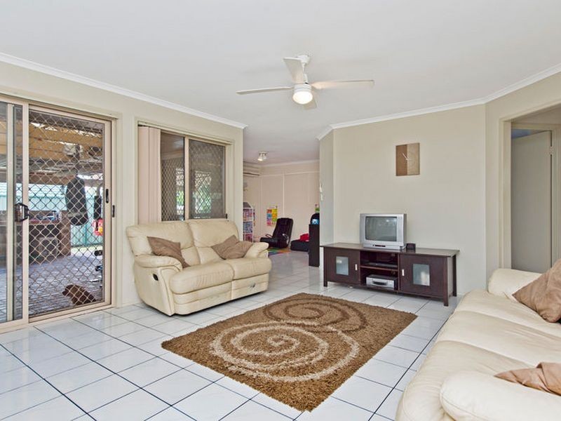 8 Penrith Court, Helensvale QLD 4212