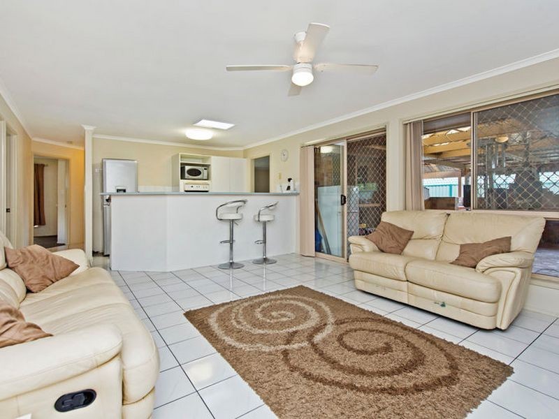 8 Penrith Court, Helensvale QLD 4212